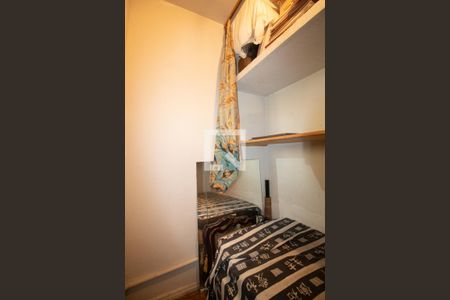 Apartamento à venda com 190m², 4 quartos e 1 vaga Apartamento à venda com 190m², 4 quartos e 1 vagaQuarto da Área de serviço