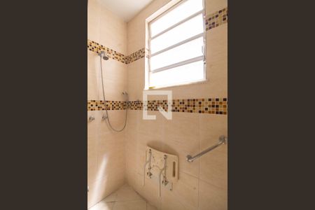 Apartamento à venda com 190m², 4 quartos e 1 vaga Apartamento à venda com 190m², 4 quartos e 1 vagaBanheiro social 1