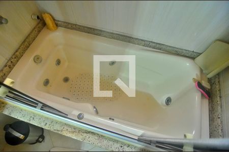 Casa à venda com 340m², 3 quartos e 6 vagas Casa à venda com 340m², 3 quartos e 6 vagasBanheiro Suíte