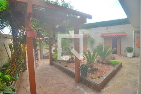 Casa à venda com 340m², 3 quartos e 6 vagas Casa à venda com 340m², 3 quartos e 6 vagasPátio