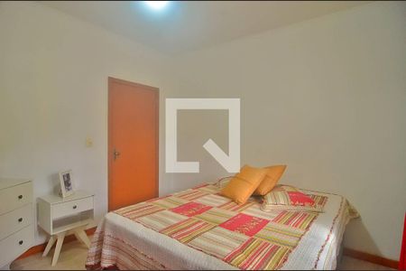 Casa à venda com 340m², 3 quartos e 6 vagas Casa à venda com 340m², 3 quartos e 6 vagasQuarto 1