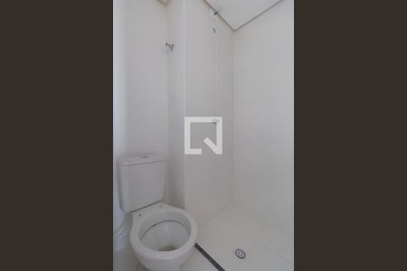 Banheiro de kitnet/studio para alugar com 1 quarto, 15m² em Cidade Antônio Estêvão de Carvalho, São Paulo