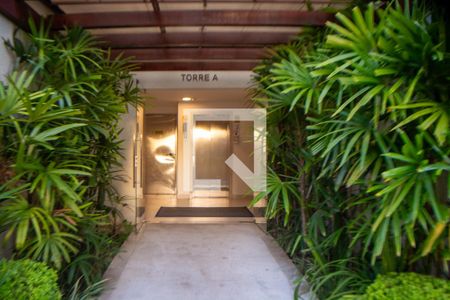 Apartamento à venda com 58m², 2 quartos e 1 vaga Apartamento à venda com 58m², 2 quartos e 1 vagaEntrada do prédio