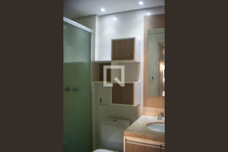 Banheiro suite de apartamento à venda com 2 quartos, 58m² em Vila Nova, Porto Alegre