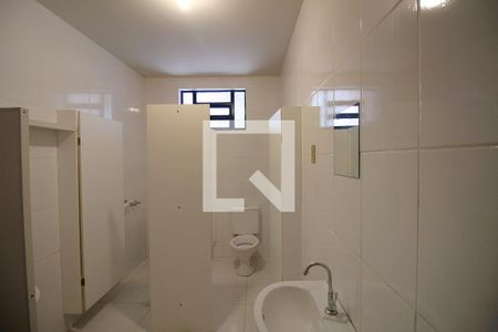 Casa à venda com 445m², 4 quartos e 6 vagasBanheiro 2