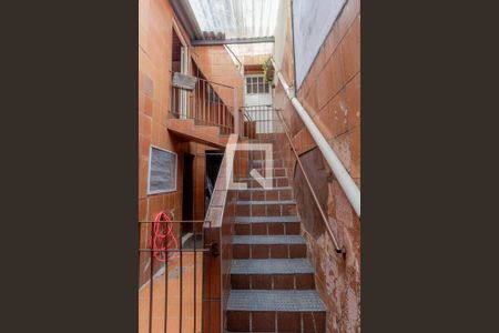 Casa para alugar com 60m², 3 quartos e 2 vagas Casa para alugar com 60m², 3 quartos e 2 vagasEscada