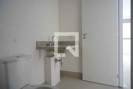 Banheiro  de kitnet/studio para alugar com 1 quarto, 29m² em Auxiliadora, Porto Alegre