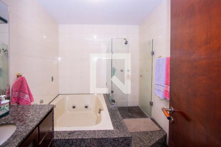 Apartamento à venda com 250m², 4 quartos e 2 vagasBanheiro da Suíte 1