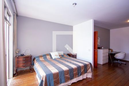 Apartamento à venda com 250m², 4 quartos e 2 vagasSuíte 1