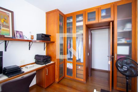 Apartamento à venda com 250m², 4 quartos e 2 vagasQuarto 2