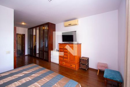 Apartamento à venda com 250m², 4 quartos e 2 vagasSuíte 1