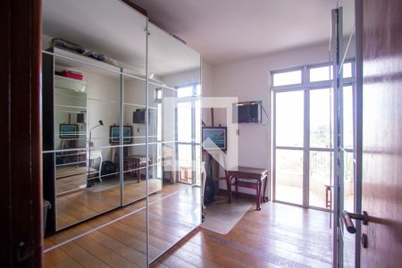 Apartamento à venda com 250m², 4 quartos e 2 vagasQuarto 1