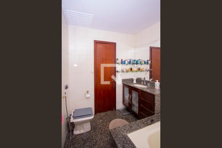 Apartamento à venda com 250m², 4 quartos e 2 vagasBanheiro da Suíte 1