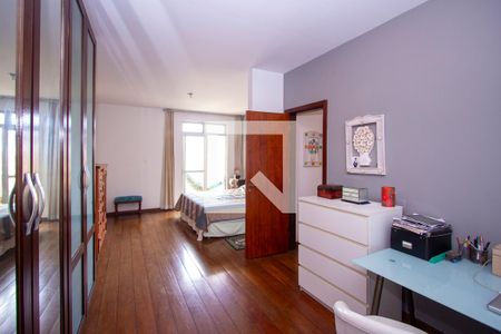 Apartamento à venda com 250m², 4 quartos e 2 vagasSuíte 1