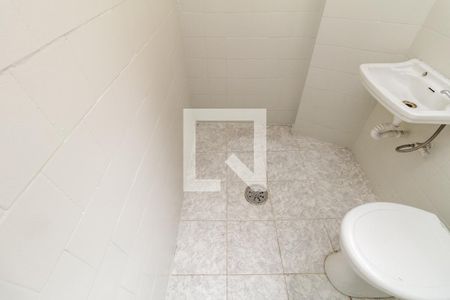 Banheiro de kitnet/studio para alugar com 1 quarto, 29m² em Santa Cecilia, São Paulo