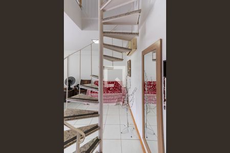 Apartamento à venda com 133m², 2 quartos e 2 vagasEscada