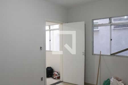 Quarto 1 de apartamento para alugar com 2 quartos, 45m² em Jardim Vitoria, Belo Horizonte