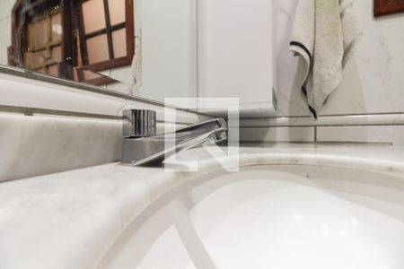 Casa à venda com 212m², 4 quartos e 3 vagas Casa à venda com 212m², 4 quartos e 3 vagasCasa 01 - Banheiro Suíte