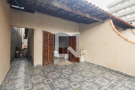 Casa à venda com 212m², 4 quartos e 3 vagas Casa à venda com 212m², 4 quartos e 3 vagasCasa 02 - Varanda Suíte