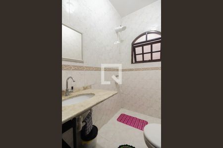 Casa à venda com 212m², 4 quartos e 3 vagas Casa à venda com 212m², 4 quartos e 3 vagasCasa 02 - Banheiro Social