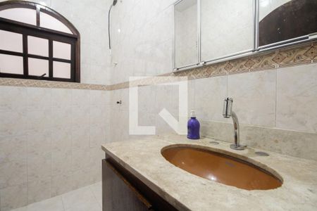 Casa à venda com 212m², 4 quartos e 3 vagas Casa à venda com 212m², 4 quartos e 3 vagasCasa 02 - Banheiro Suíte