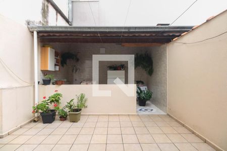 Casa à venda com 212m², 4 quartos e 3 vagas Casa à venda com 212m², 4 quartos e 3 vagasCasa 02 - Quintal