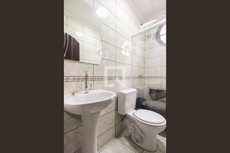 Casa à venda com 212m², 4 quartos e 3 vagas Casa à venda com 212m², 4 quartos e 3 vagasCasa 01 - Banheiro Social