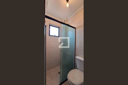 Banheiro de kitnet/studio para alugar com 1 quarto, 33m² em Vila Caiçara, Praia Grande