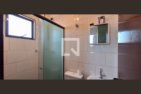 Banheiro de kitnet/studio para alugar com 1 quarto, 33m² em Vila Caiçara, Praia Grande