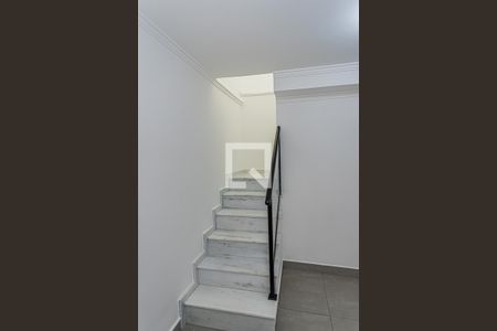 Escada de casa à venda com 3 quartos, 220m² em Vila Nilva, São Paulo