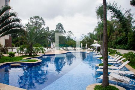 Apartamento à venda com 173m², 3 quartos e 3 vagas Apartamento à venda com 173m², 3 quartos e 3 vagasÁrea comum - Piscina