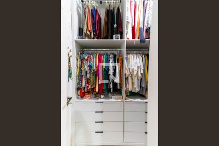 Casa à venda com 250m², 4 quartos e 2 vagasCloset 