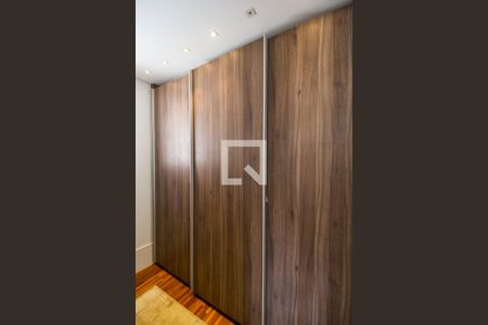 Casa de condomínio à venda com 550m², 5 quartos e 4 vagasCloset da suíte master