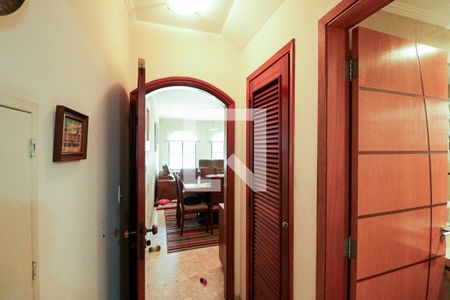 Casa à venda com 203m², 3 quartos e 4 vagasCorredor