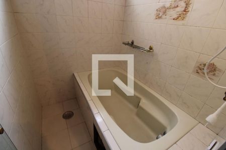 Casa à venda com 210m², 5 quartos e 2 vagasBanheiro 1