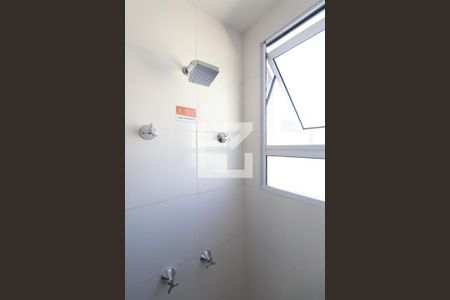 Banheiro de apartamento para alugar com 2 quartos, 40m² em Vila Lage, São Gonçalo