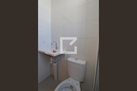 Banheiro de apartamento para alugar com 2 quartos, 40m² em Vila Lage, São Gonçalo