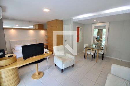 Sala de apartamento para alugar com 1 quarto, 40m² em Barra da Tijuca, Rio de Janeiro