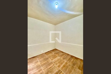 Quarto de casa para alugar com 1 quarto, 40m² em Del Castilho, Rio de Janeiro