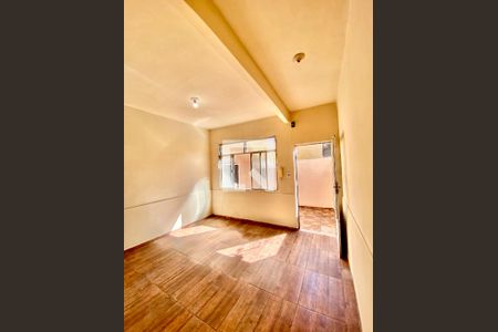 Sala de casa para alugar com 1 quarto, 40m² em Del Castilho, Rio de Janeiro