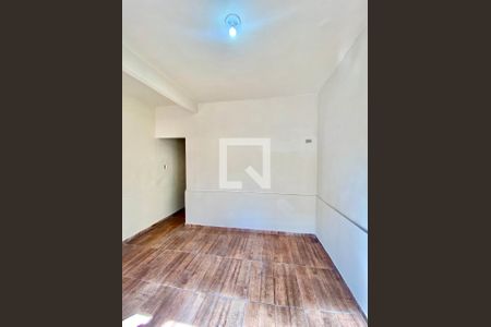 Sala de casa para alugar com 1 quarto, 40m² em Del Castilho, Rio de Janeiro