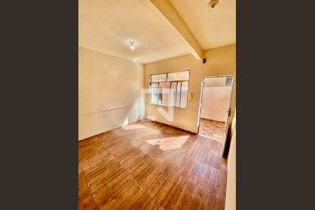 Sala de casa para alugar com 1 quarto, 40m² em Del Castilho, Rio de Janeiro