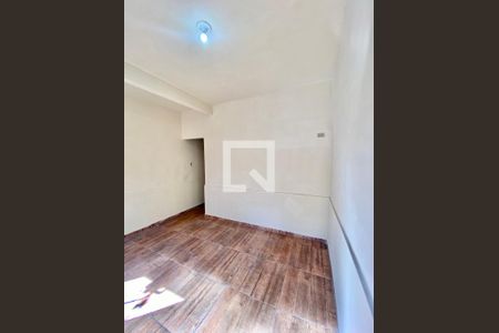 Sala de casa para alugar com 1 quarto, 40m² em Del Castilho, Rio de Janeiro