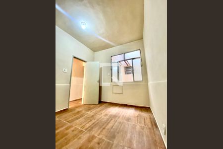 Quarto de casa para alugar com 1 quarto, 40m² em Del Castilho, Rio de Janeiro
