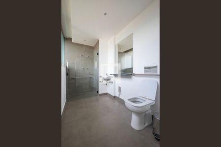 Banheiro de kitnet/studio para alugar com 1 quarto, 28m² em Cerqueira César, São Paulo