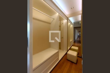 Apartamento à venda com 116m², 3 quartos e 1 vaga Apartamento à venda com 116m², 3 quartos e 1 vagaSuíte - Closet