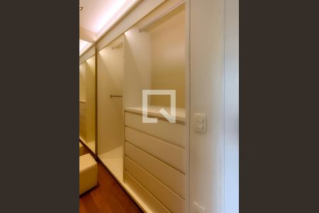 Apartamento à venda com 116m², 3 quartos e 1 vaga Apartamento à venda com 116m², 3 quartos e 1 vagaSuíte - Closet