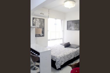 Quarto de kitnet/studio à venda com 1 quarto, 30m² em Centro Histórico, Porto Alegre