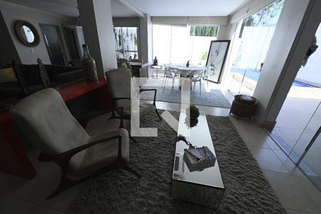 Sala de casa de condomínio para alugar com 4 quartos, 260m² em Residencial Alphaville Flamboyant, Goiânia