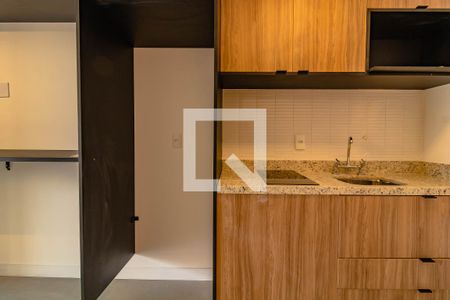 Banheiro de kitnet/studio para alugar com 1 quarto, 27m² em Vila Guarani (z Sul), São Paulo